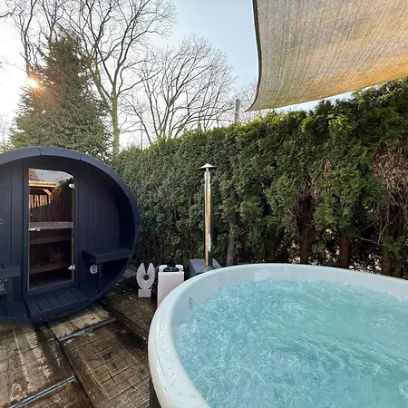 Luxury 8-person Wellness - Private Jacuzzi & Sauna - Airco - Fenced Garden - Veluwe شقة