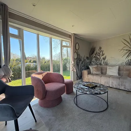 Luxe 8-persoons Veluwe Wellness Met Privé Jacuzzi&sauna - Gemeenschappelijk Zwembad - Appartement
