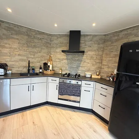 Luxe 8-persoons Veluwe Wellness Met Privé Jacuzzi&sauna - Gemeenschappelijk Zwembad - Appartement *