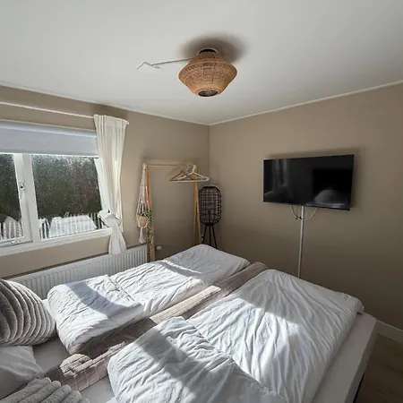 Luxe 8-persoons Veluwe Wellness Met Privé Jacuzzi&sauna - Gemeenschappelijk Zwembad -