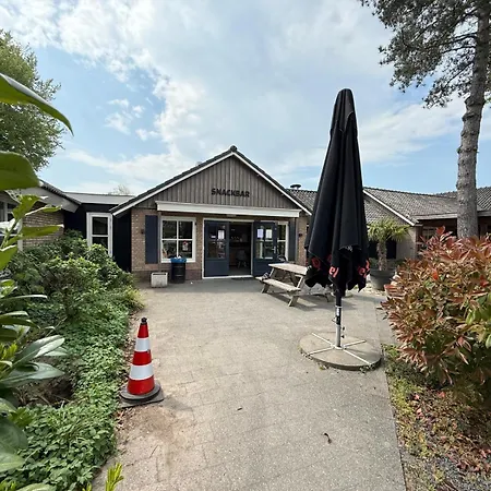 Luxe 8-persoons Veluwe Wellness Met Privé Jacuzzi&sauna - Gemeenschappelijk Zwembad - * Voorthuizen
