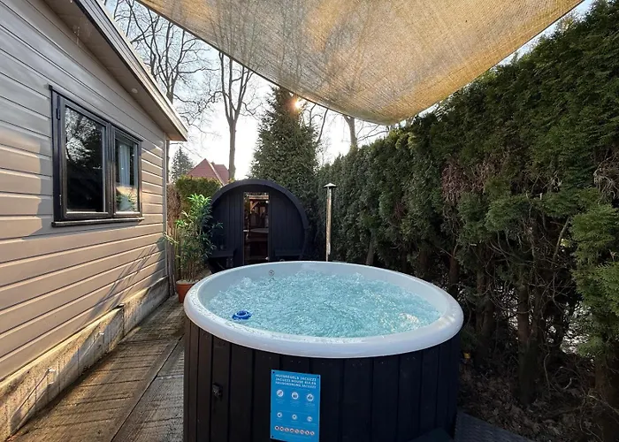 Luxe 8-persoons Veluwe Wellness Met Prive Jacuzzi & Sauna - Gemeenschappelijk Zwembad -