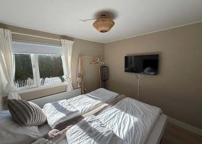 Luxe 8-persoons Veluwe Wellness Met Prive Jacuzzi & Sauna - Gemeenschappelijk Zwembad -