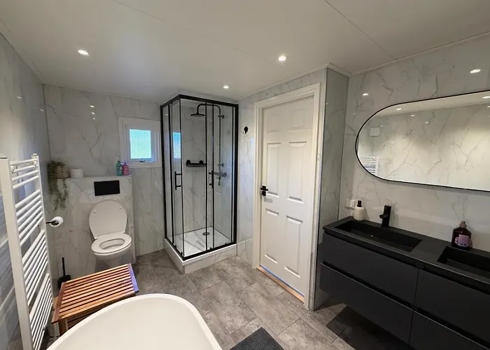 Luxe 8-persoons Veluwe Wellness Met Prive Jacuzzi & Sauna - Gemeenschappelijk Zwembad - شقة *