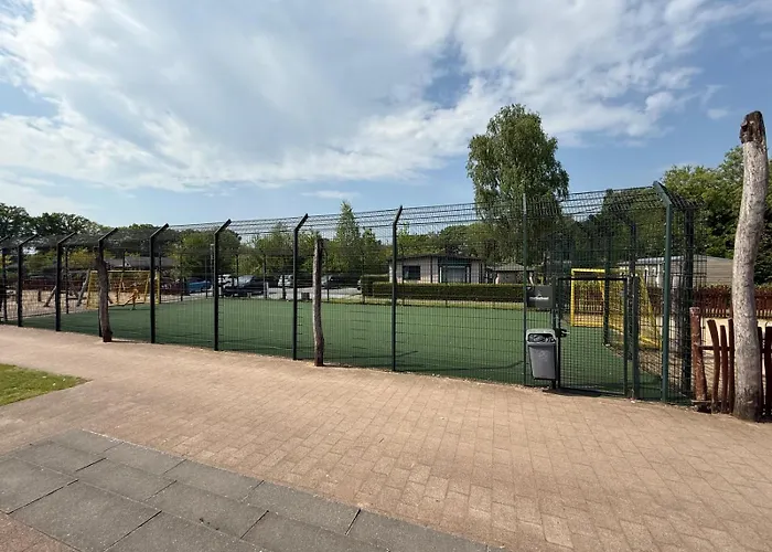 Luxe 8-persoons Veluwe Wellness Met Prive Jacuzzi & Sauna - Gemeenschappelijk Zwembad -